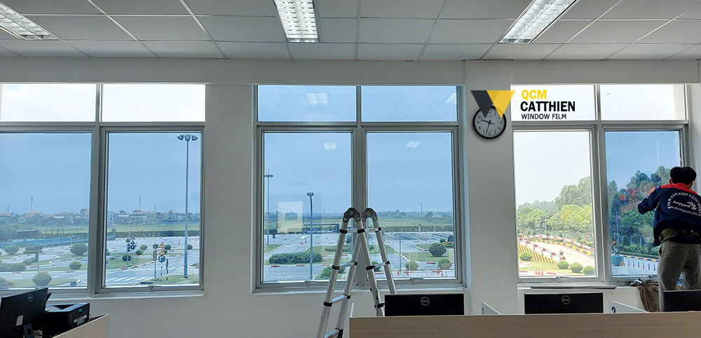 Phim cách nhiệt cho văn phòng, Dán kính chống nắng nóng văn phòng