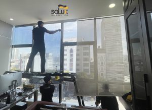 Dán phim cách nhiệt văn phòng Công ty Polaris Đà Nẵng (1)
