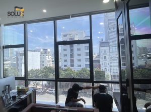 Dán phim cách nhiệt văn phòng Công ty Polaris Đà Nẵng (1)