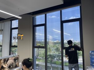 Dán phim cách nhiệt văn phòng Công ty Polaris Đà Nẵng (1)