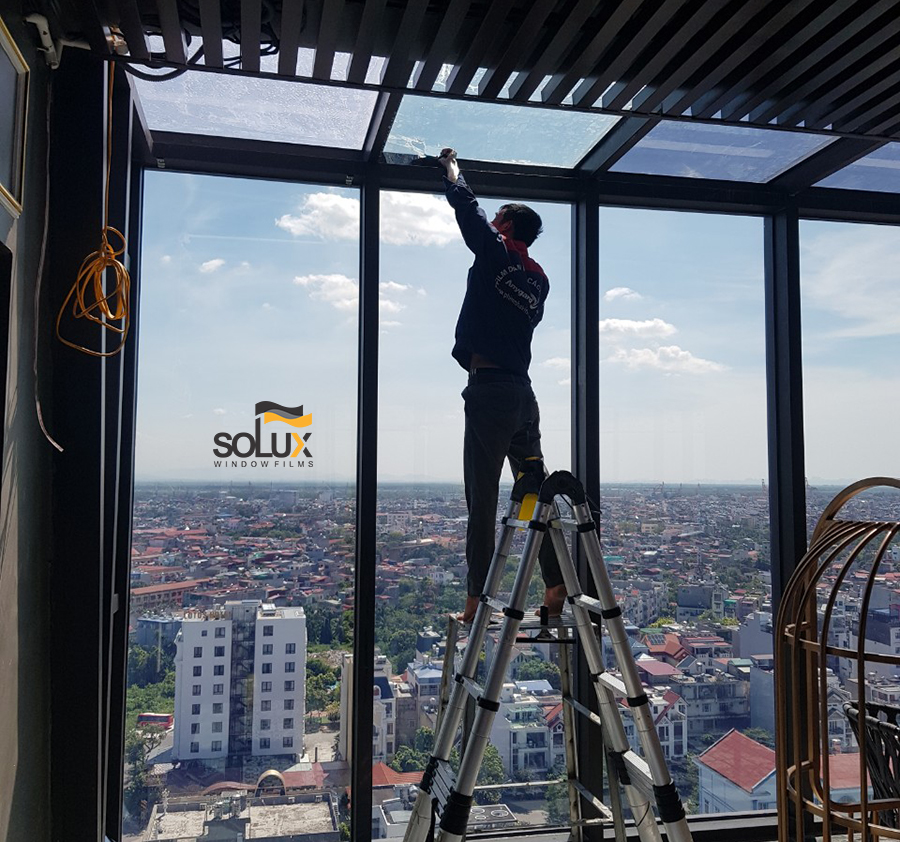 Dán phim cách nhiệt mái kính, giếng trời