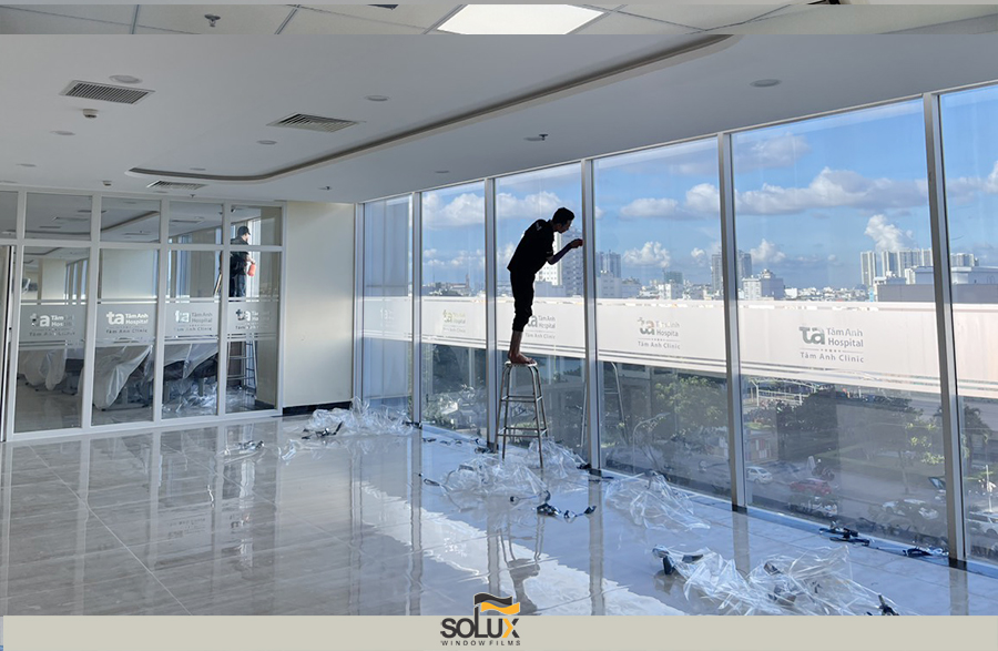 Dán phim chống nắng tòa nhà Solux