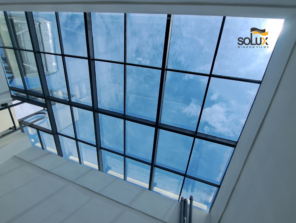 Dán Phim chống nắng mái kính Solux